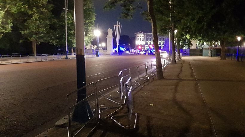 Επίθεση στο Μπάκιγχαμ: Ο δράστης είχε ξίφος και φώναζε «ο Αλλάχ είναι μεγάλος»